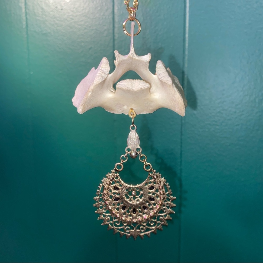 Deer Vertebrae Bone Black Rhinestone Golden Chain Necklace - Picture 5 of 11